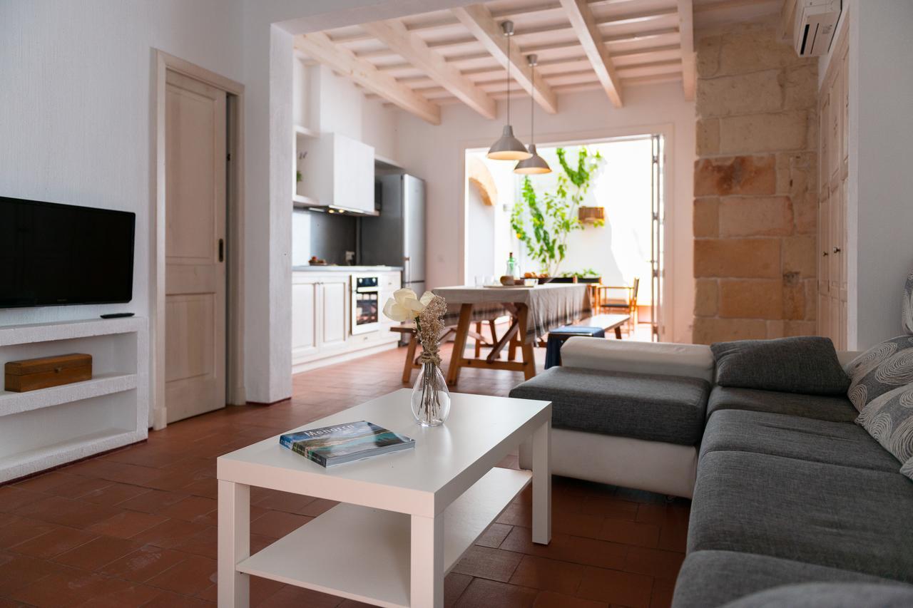 Cal Bisbe Villa Ciutadella  Ngoại thất bức ảnh